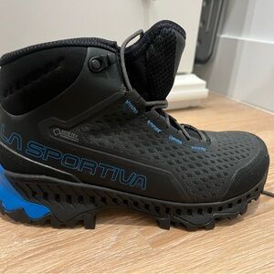 Sportiva women’s high top hiking boots size 6.